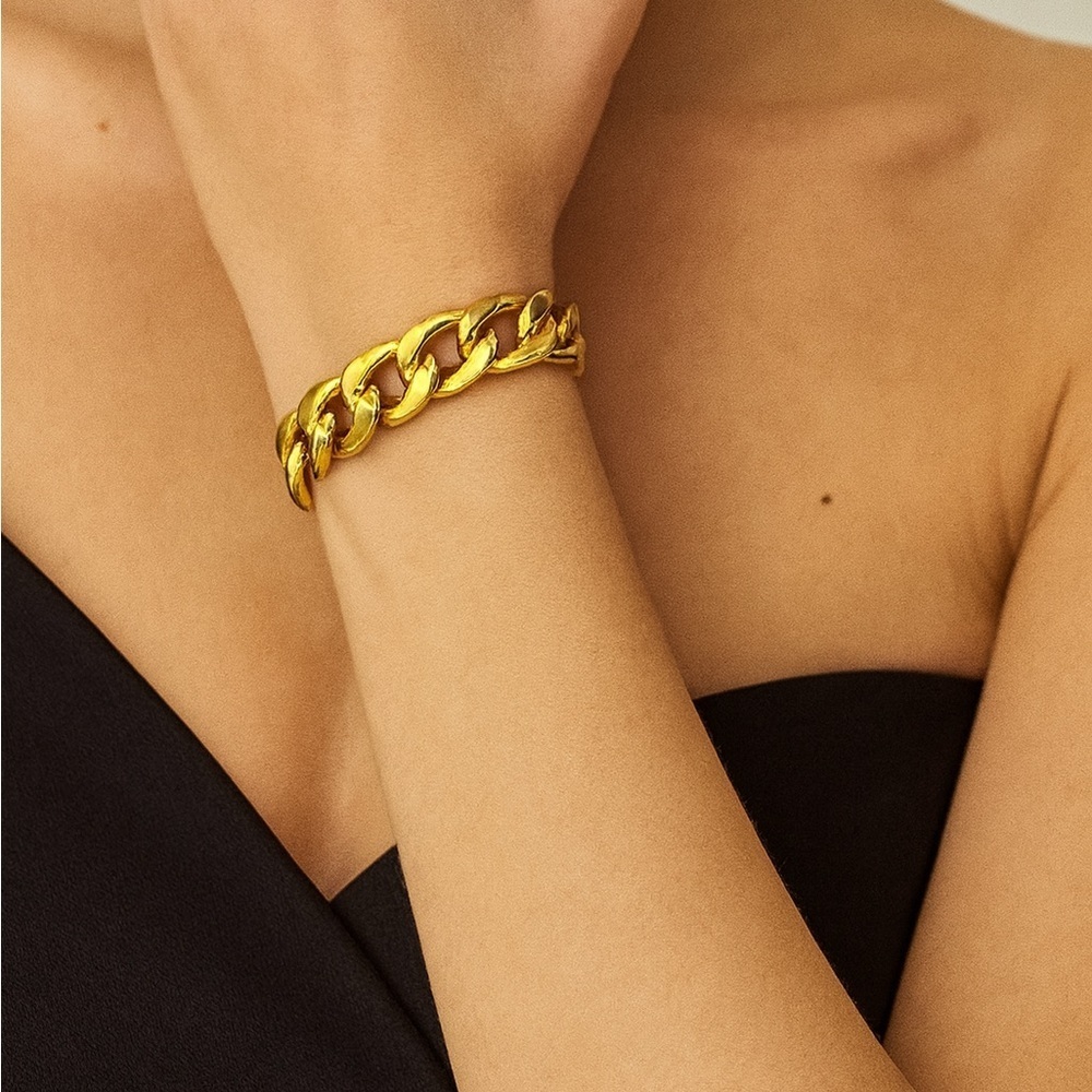 Gold Tone Chunky Bracelet